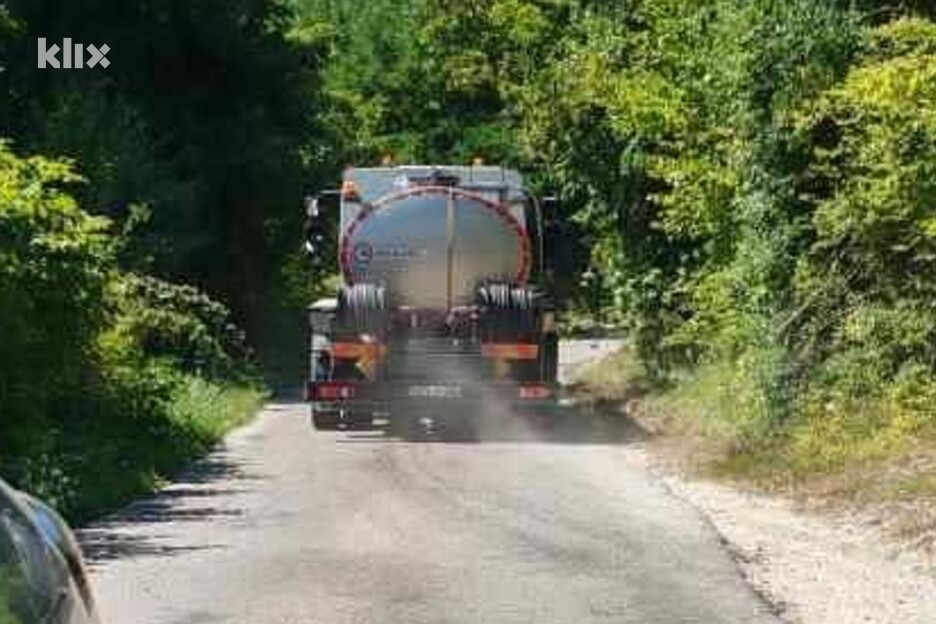 Cisterna s vodom svakodnevno dopunjava rezervoar u KPZ Igman