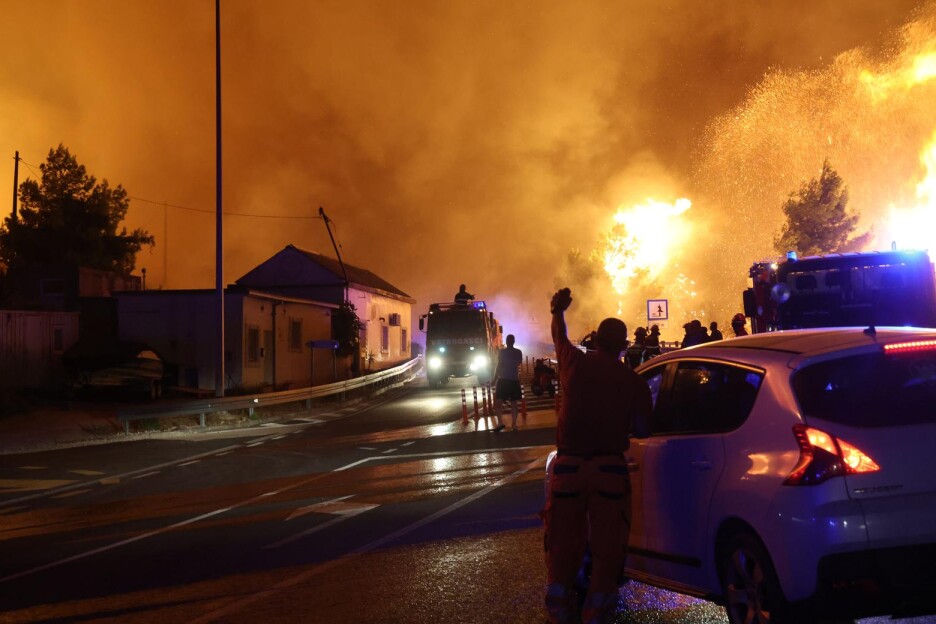 Një pjesë e qytetit mbeti pa energji elektrike, ndërsa sirenat e zjarrfikësve, ambulancave dhe policisë binin gjatë gjithë natës (Foto: Pixell/ Ivo Cagalj)