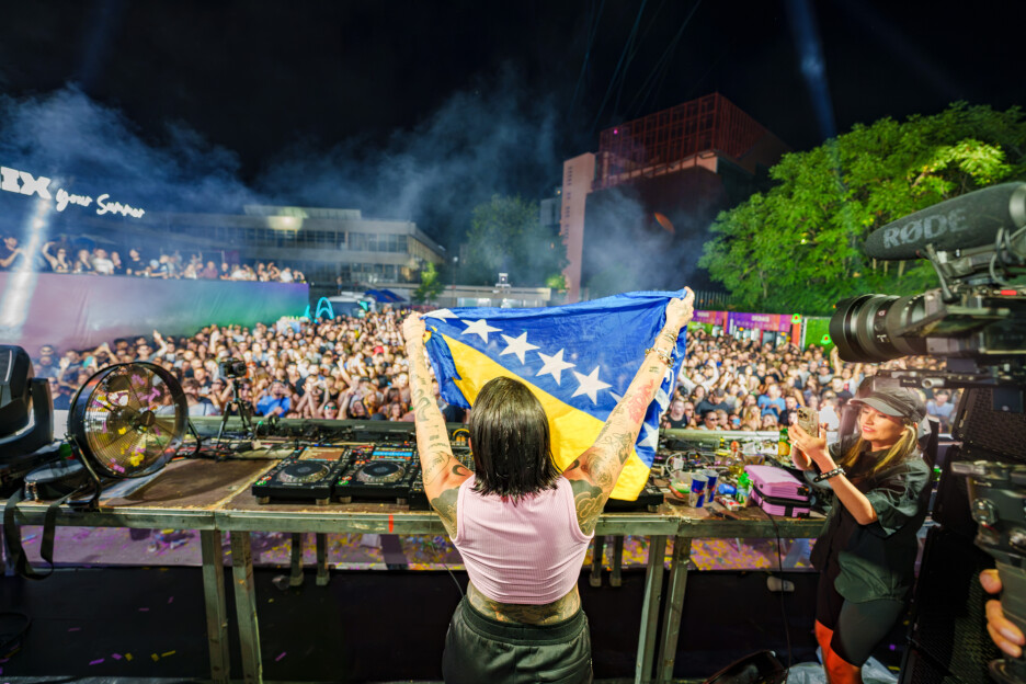 Indira Paganotto sa zastavom BiH (Foto: Bekir Salić)