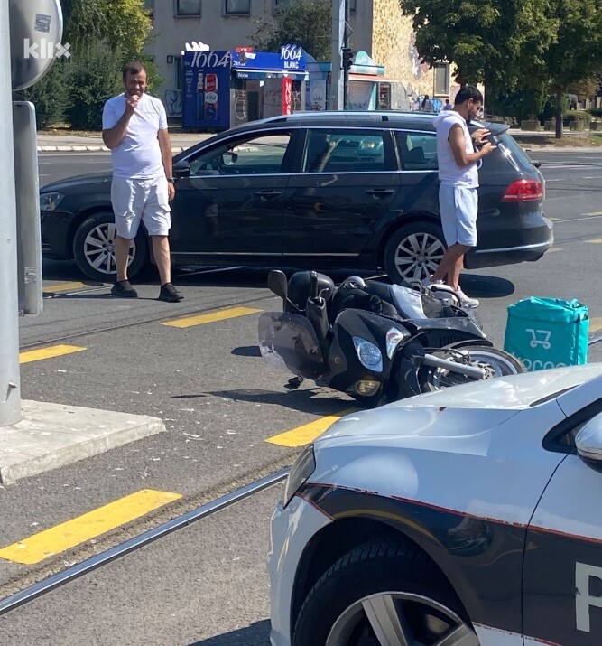 Pripadnici MUP-a KS vrše uviđaj (Foto: Klix.ba)