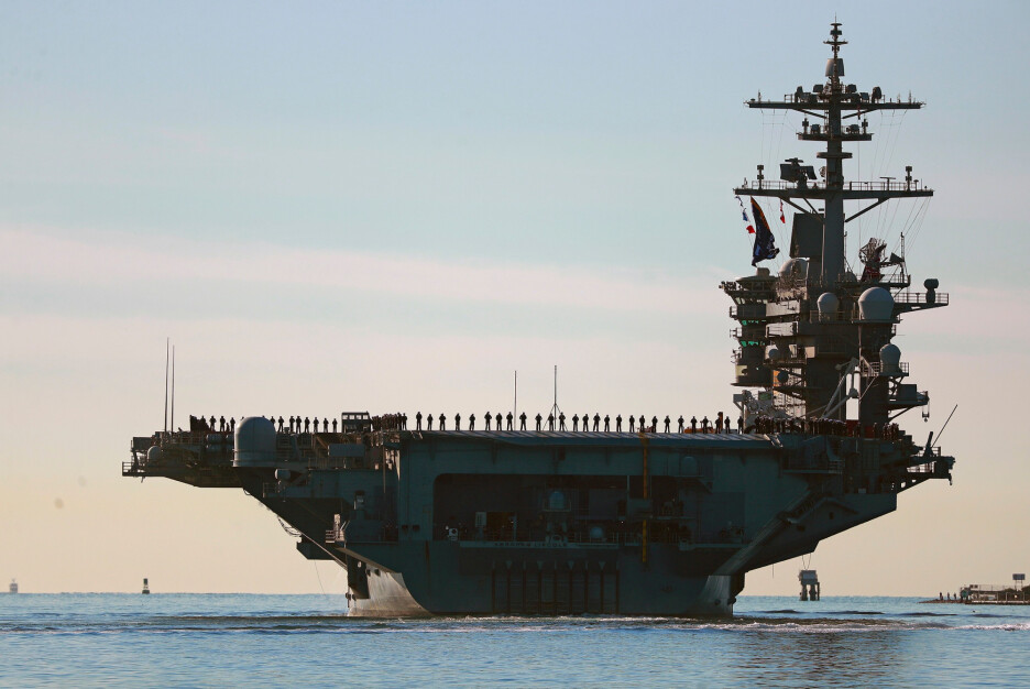Iran US Aircraft Carrier (Foto: AP)
