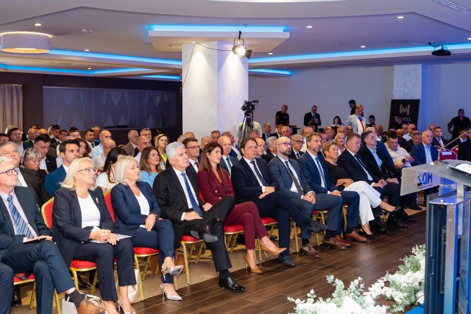 Na obilježavanju godišnjice osnivanja stranke pojavili su se brojni istaknuti političari (Foto: HDZ BiH)