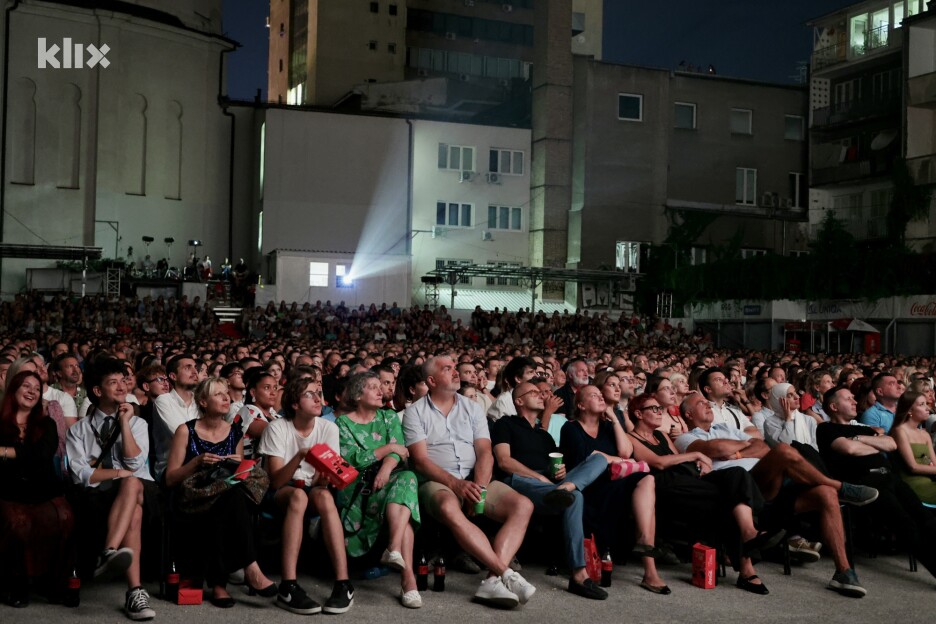 Prisutni uživaju u večerašnjoj projekciji ovog filma (Foto: I. Š./Klix.ba)