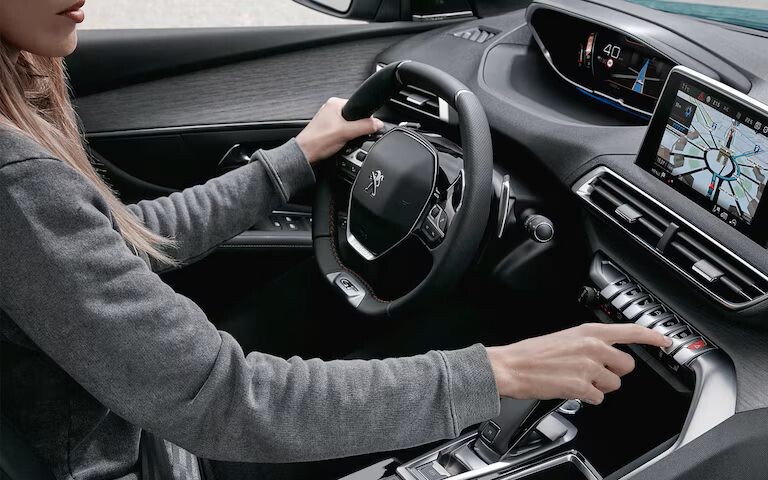 Peugeot forsira spljošteni i gornji i donji dio
