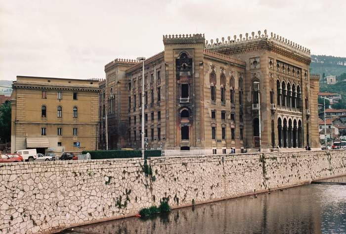 Vijećnica nakon granatiranja (Foto: Gradska vijećnica Sarajeva)