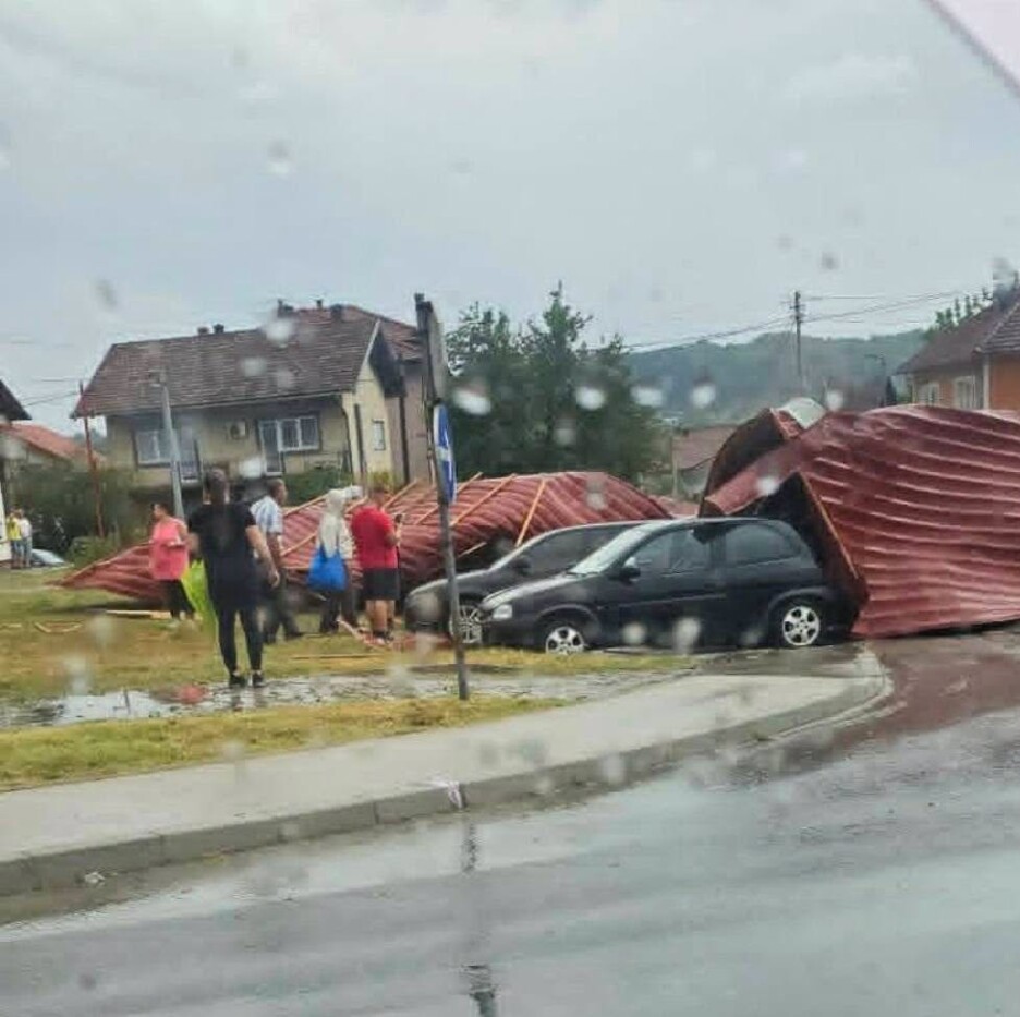 Nevrijeme nanijelo značajnu materijalnu štetu u Prnjavoru (Foto: BHMETEO)