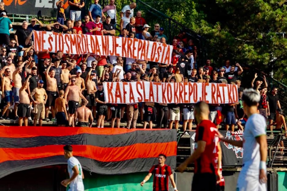 Parola navijača Slobode posvećena monstrumu Ratku Mladiću (Foto: Fukare/Facebook)