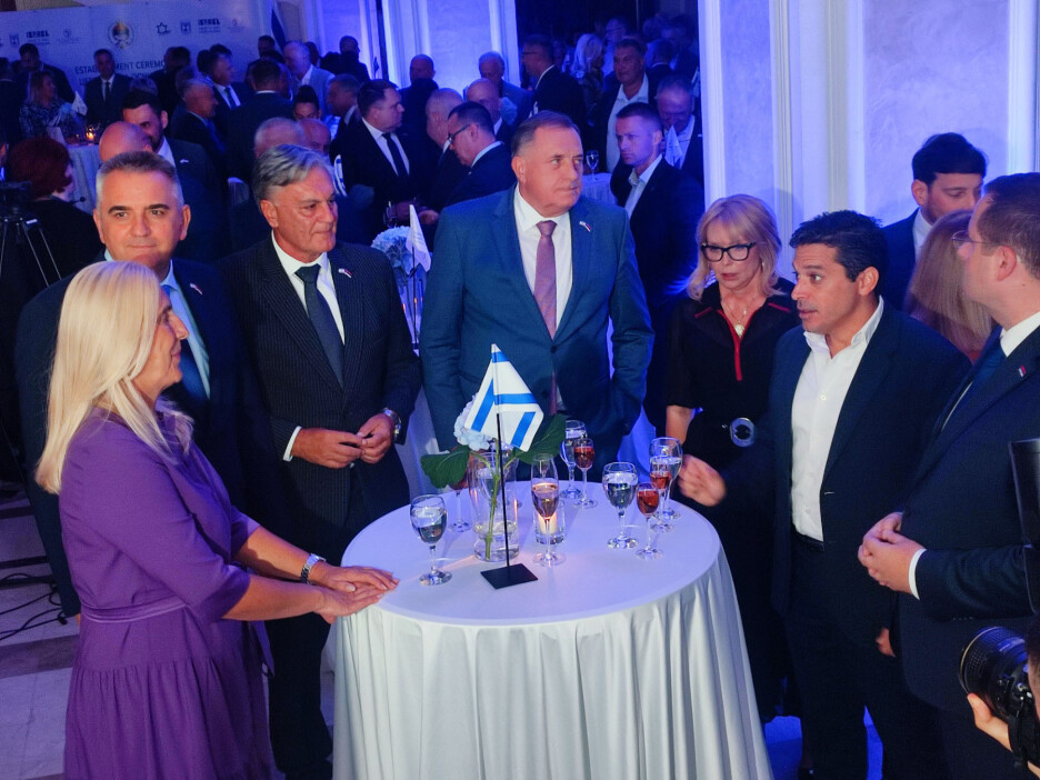 Svečanosti prisustvuju Siniša Karan, Ana Trišić-Babić, Milorad Dodik, Amir Gross Kabiri i brojni drugi (Foto: SRNA)