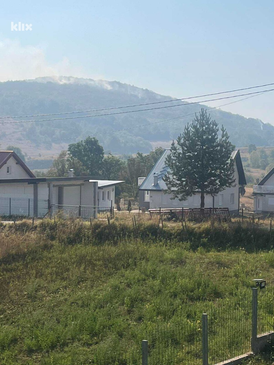 Kuće trenutno nisu ugrožene (Foto: Čitatelj)