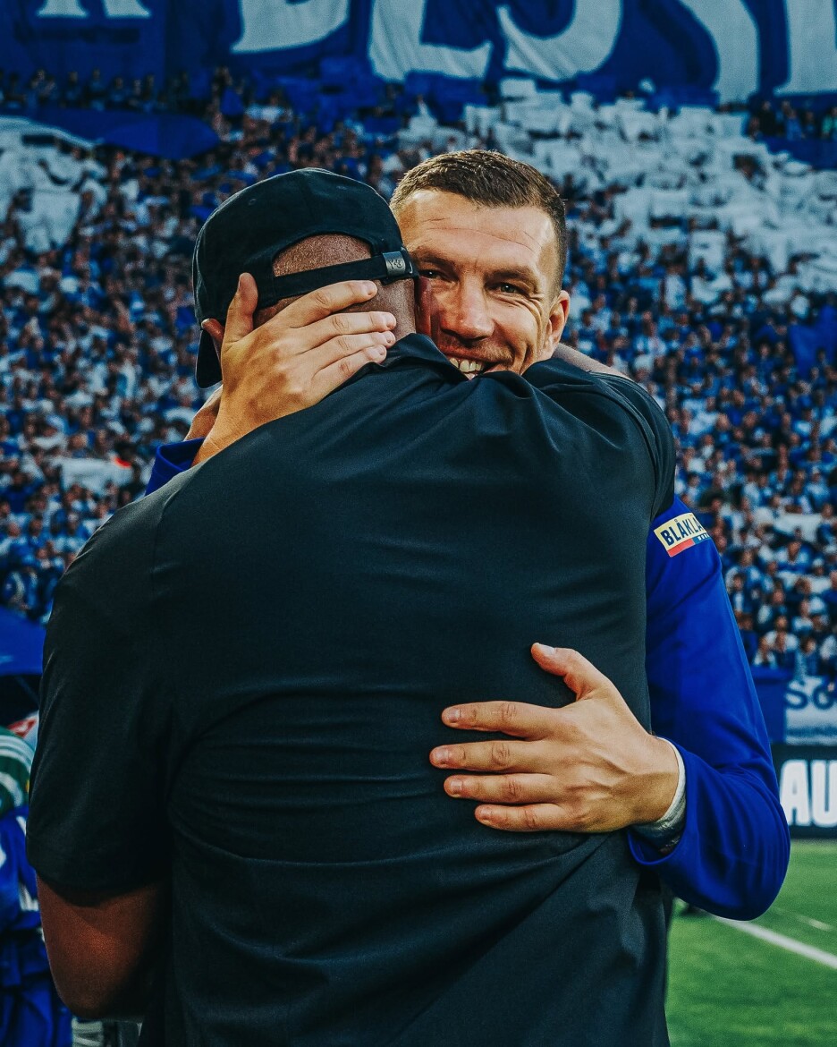 Zagrljaj Džeke i Kompanyja (Foto: Schalke 04)