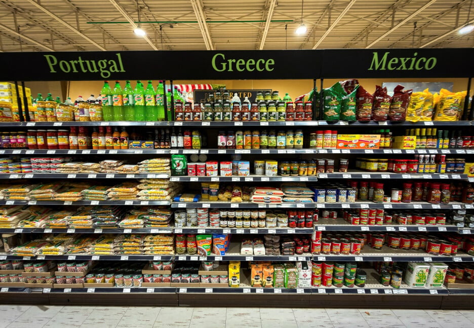 Loblaw Cos, najveći lanac trgovina hranom u zemlji u avgustu je, nakon kraće pauze, vratio velike oznake s javorovim listom (Foto: Reuters)