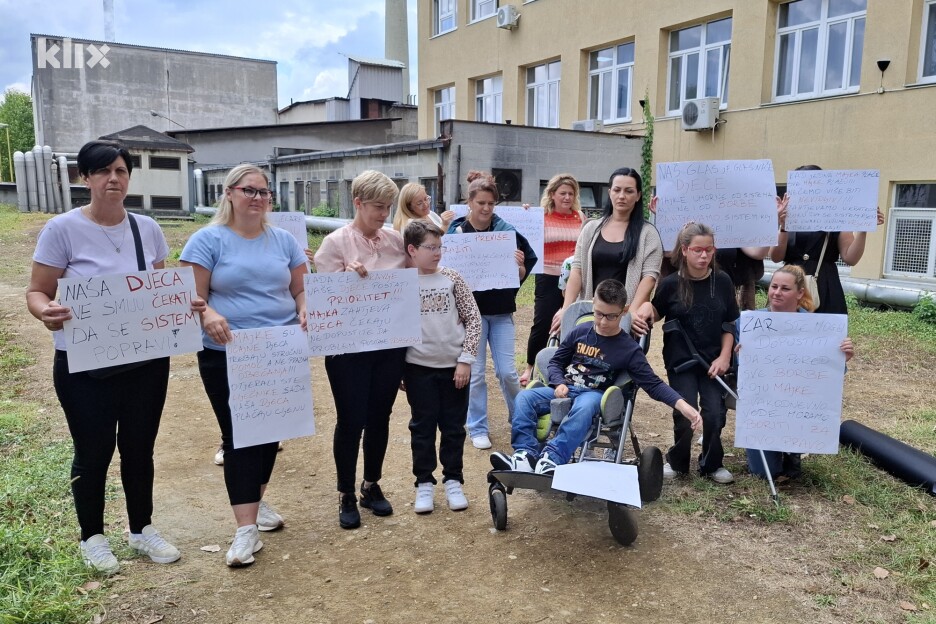 Detalj tokom protesta u Tuzli (Foto: A. K./Klix.ba)