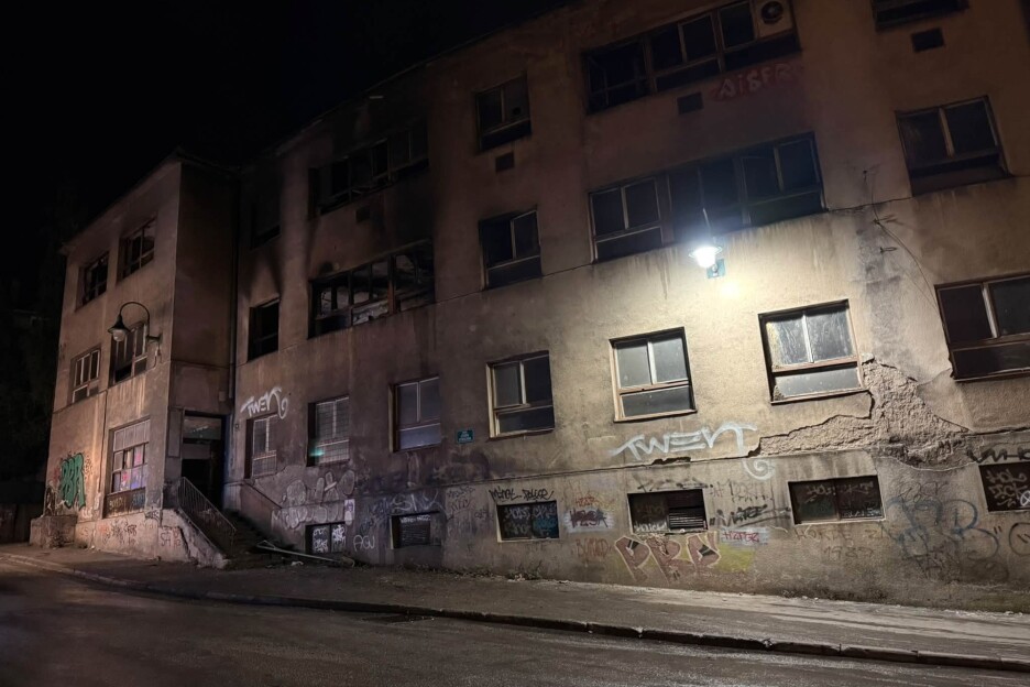 Na teren je izašlo sedam vatrogasaca koji su spasili osobu iz zgrade (Foto: Facebook)