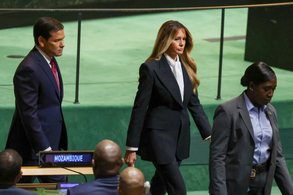 Melania Trump u Dolce & Gabanna odijelu (Foto: EPA-EFE)