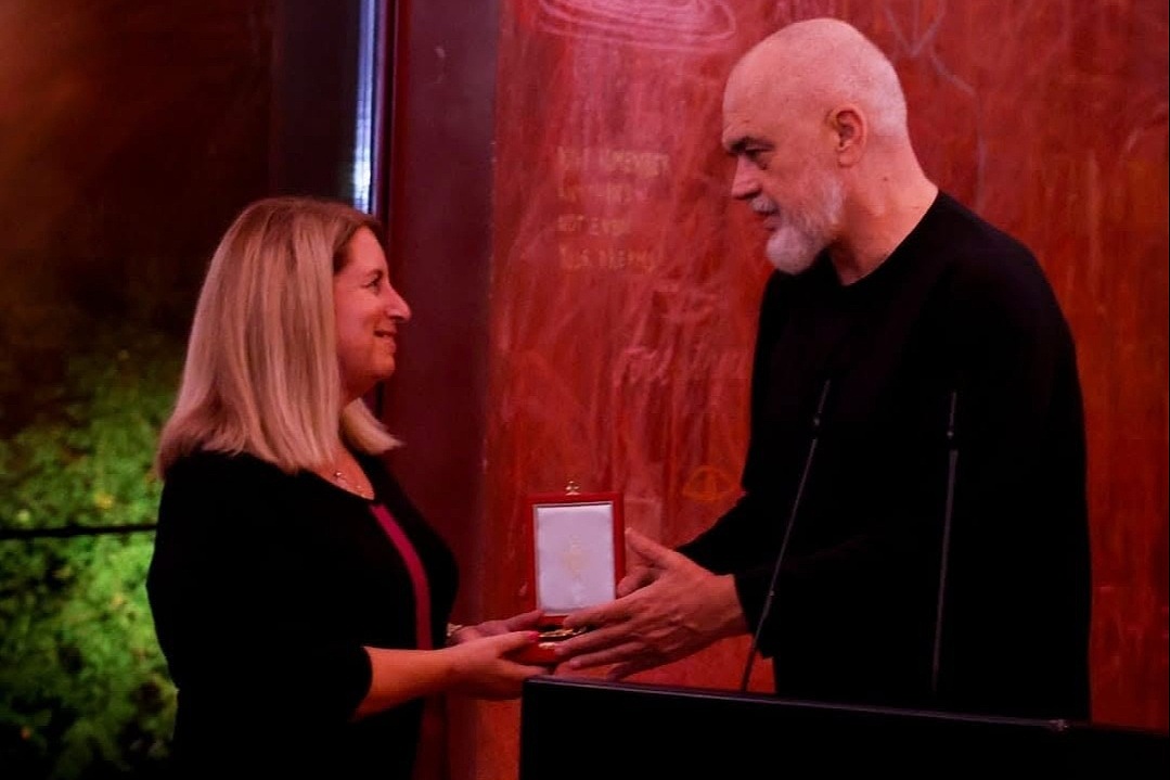 Edi Rama uručio "Medalju javne zahvalnosti" izraelskoj ambasadorici u Albaniji koja pokriva BiH