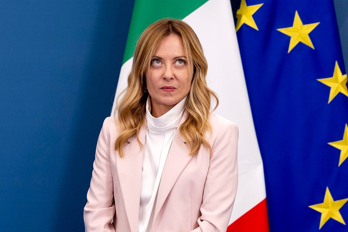 Italija zvanično zabranila burke i nikabe u školama, oglasila se Meloni: Niko ne može prisiliti djevojku da skriva lice