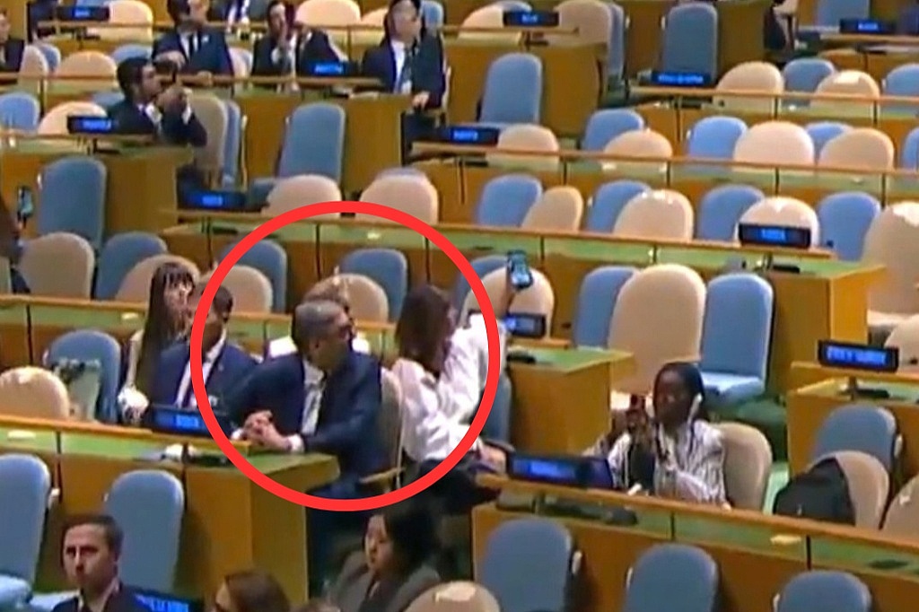 Okretao se kao da nije očekivao: Pogledajte reakciju Vučića dok su delegacije izlazile zbog Netanyahua
