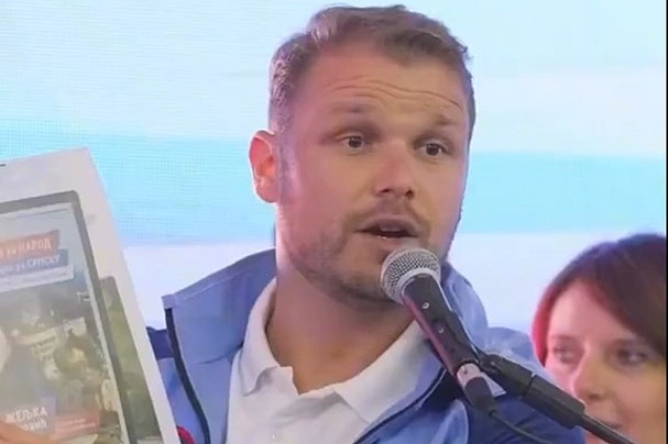 Stanivuković analizirao plakat SNSD-a: Zapao mu za oko stomak Save Minića