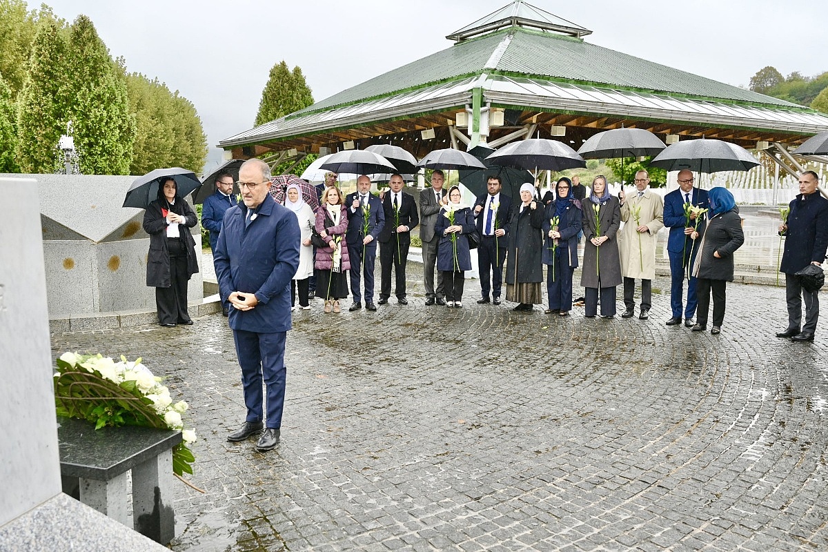 Soreca i ambasadori zemalja članica EU u BiH posjetili Srebrenicu, razgovarali i s Majkama Srebrenice