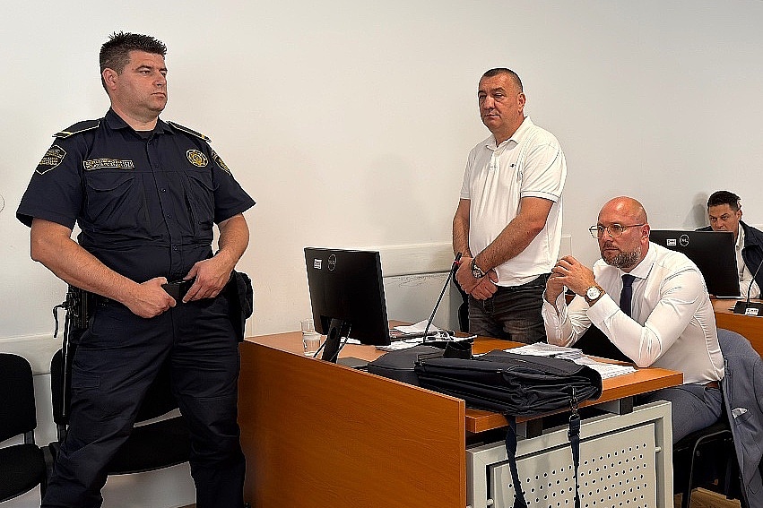 Zbog slučaja podvođenja maloljetnica u Tuzli jedan policajac dobio otkaz, dvojica novčano kažnjena