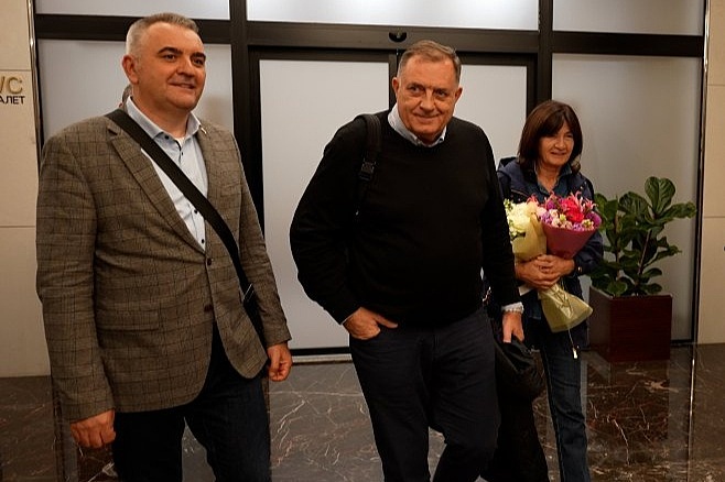 Minić sa Dodikom i njegovom suprugom stigao u Moskvu, najavljen susret s Putinom