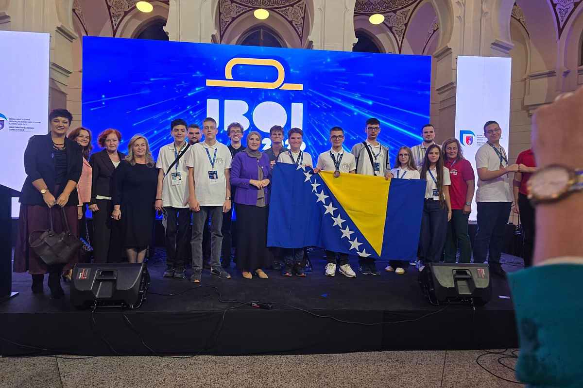 Najbolji mladi informatičari ponijeli medalje iz Sarajeva, bh. učenici dobili tri bronzane medalje i počasnu pohvalu