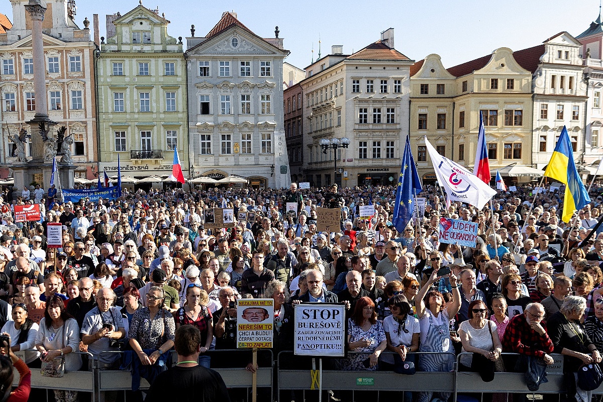Hiljade građana na ulicama u Pragu: Održani protesti protiv premijera Andreja Babiša