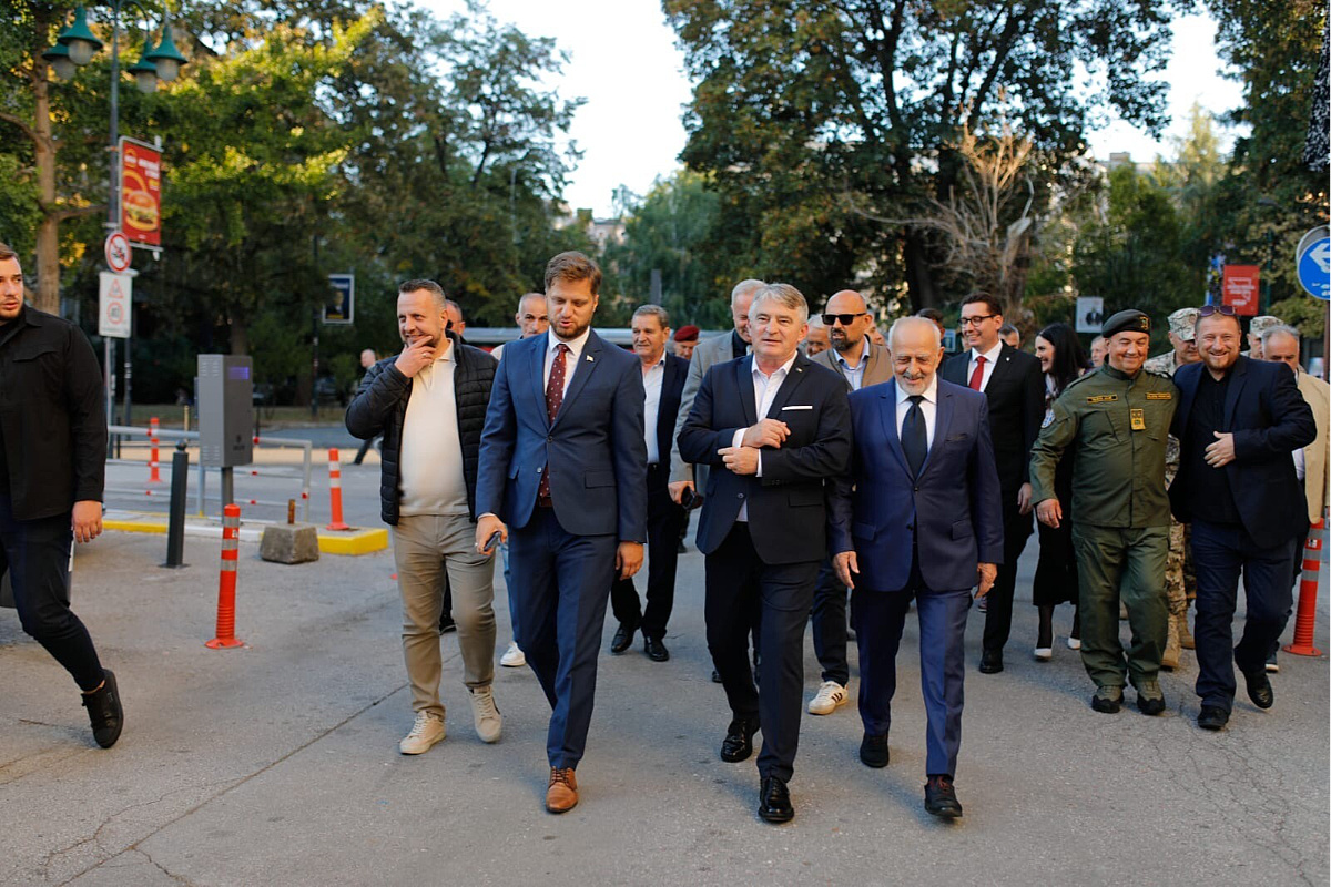 Dan formiranja brigada Armije i MUP-a RBiH: Izložba "Bedemi slobode" posvećena starogradskim borcima