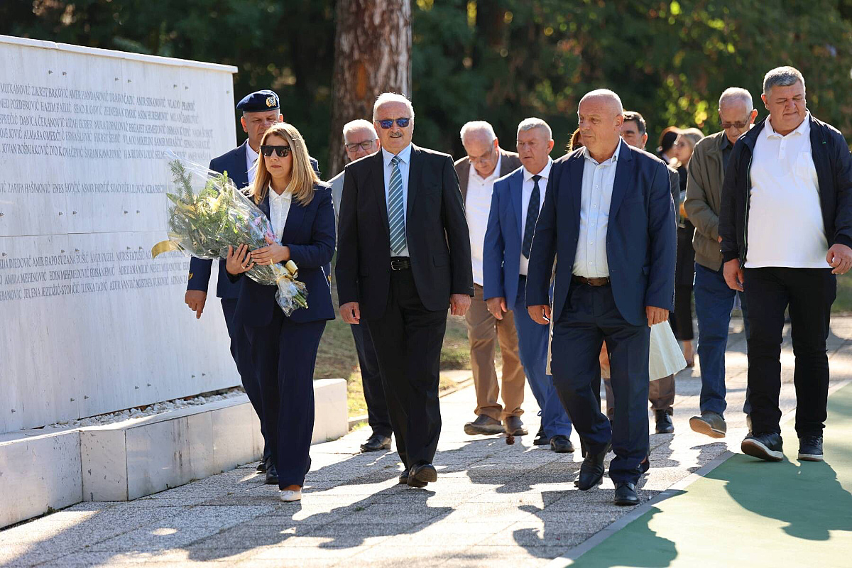 Tuzlaci ukazali na značaj Drugog korpusa Armije RBiH: "Poštovanje prema braniocima mora biti više od riječi"