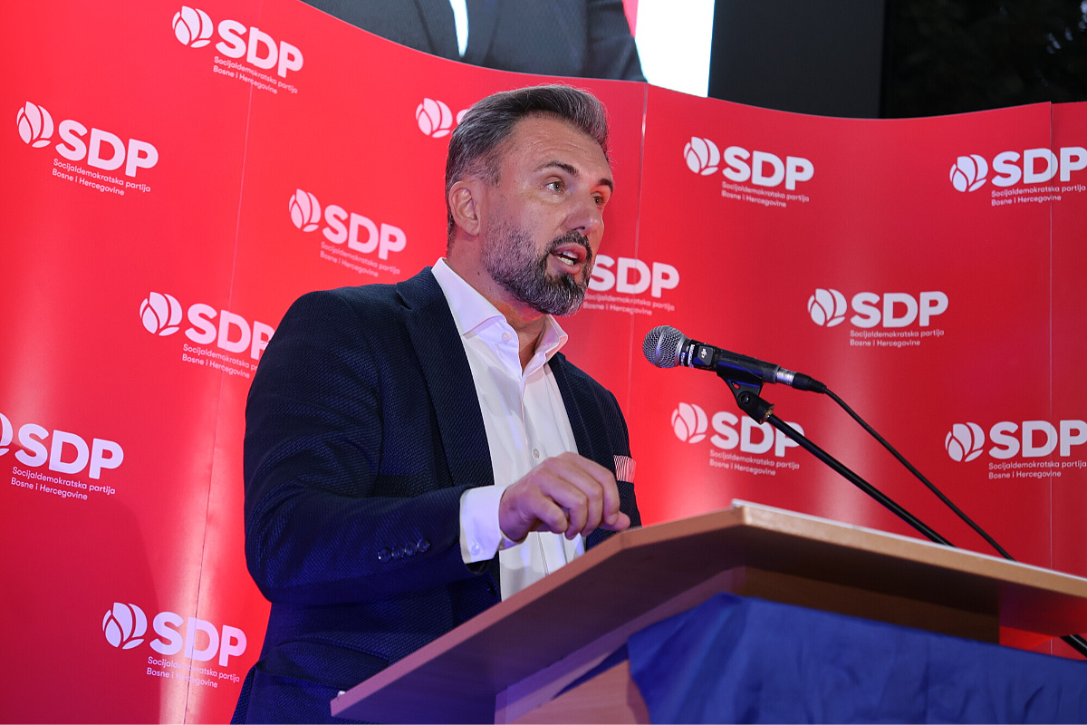 Više od 300 građana na javnoj tribini SDP-a u Sarajevu: "Različiti ljudi, jedna Bosna i Hercegovina za sve"