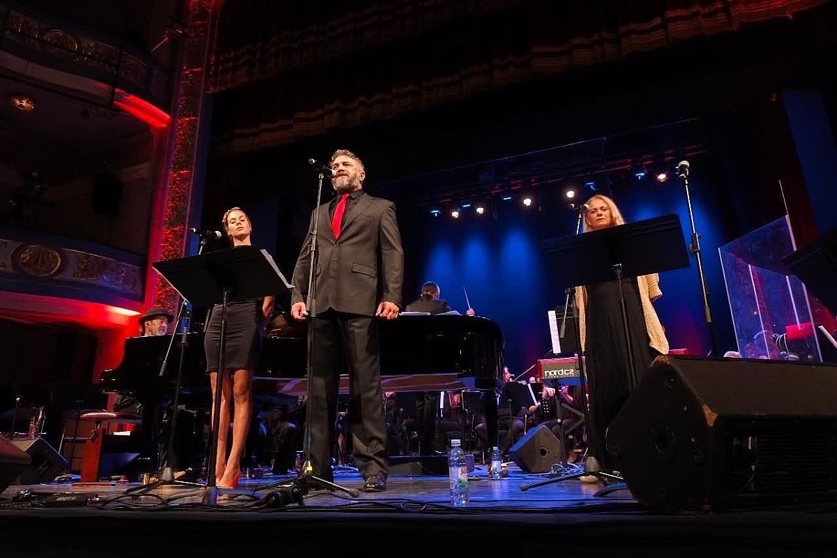 Feđa Štukan i Nesvrstani objavili "ALBUM 3": Muzički spoj od rock benda do simfonijskog orkestra