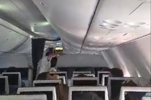 Kopilot izbo kapetana na letu za Tel Aviv, putnici i stomatolog spriječili katastrofu