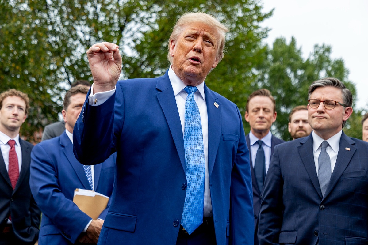 Donald Trump ponosno objavio sporazum o umjetnoj inteligenciji u kojem je ime SAD-a pogrešno napisano