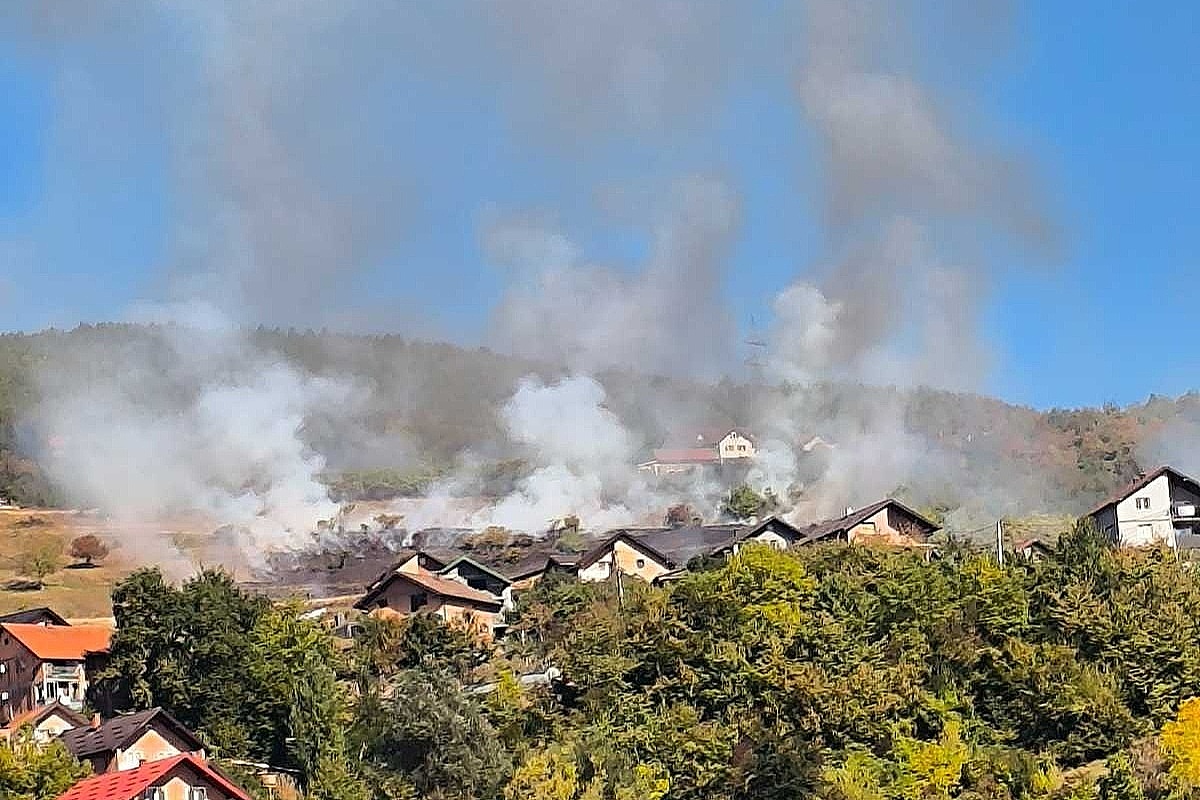 Požar u Sarajevu: Gori nisko rastinje na brdu Žuč