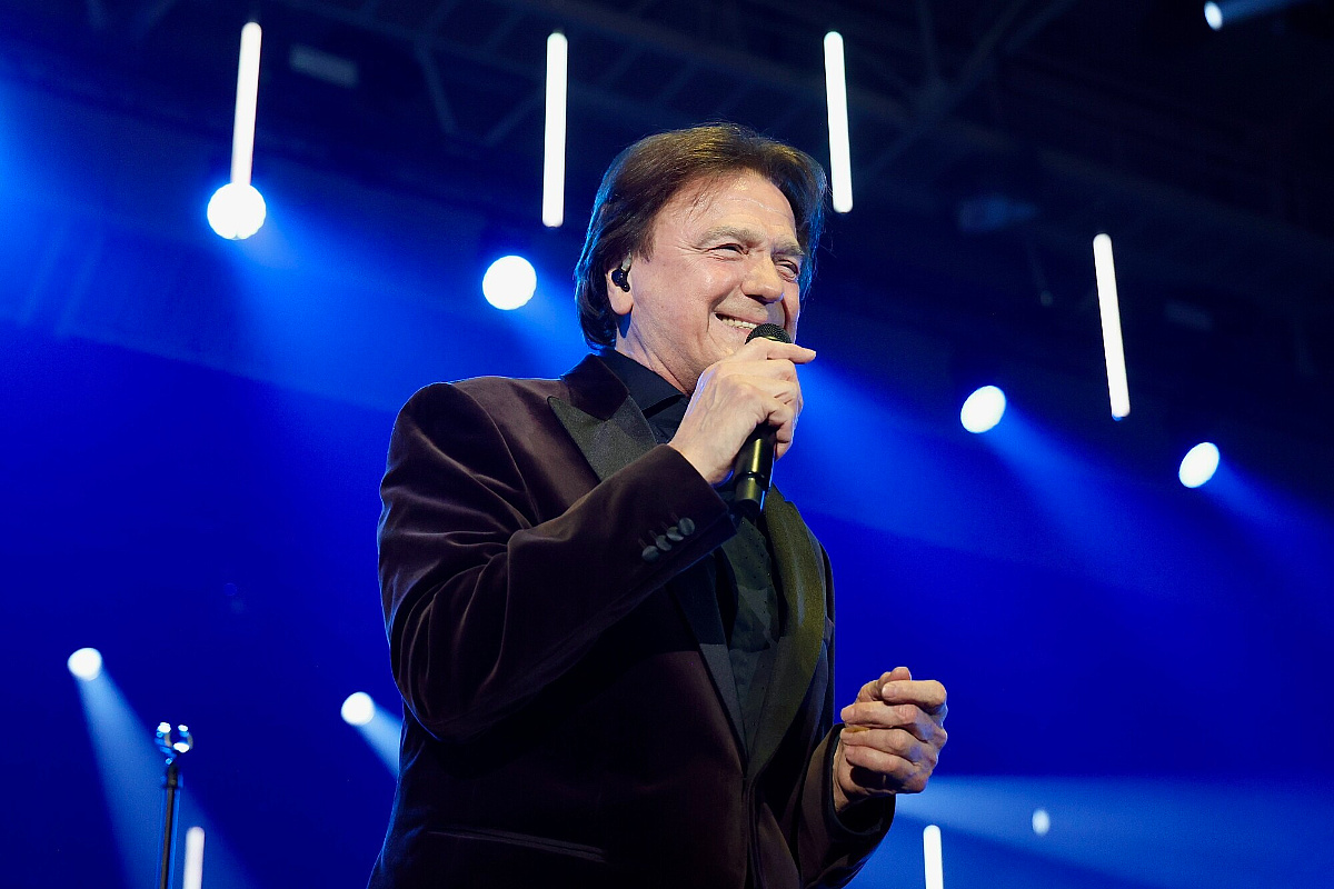 Zdravko Čolić objavio novi album "Maštam i praštam", na njemu se nalazi 12 pjesama
