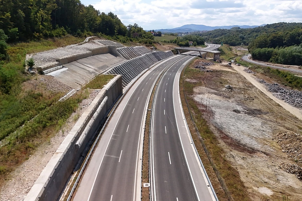 Vlada FBiH podiže 100 miliona KM kredita kod Raiffeisen banke za izgradnju autocesta i cesta