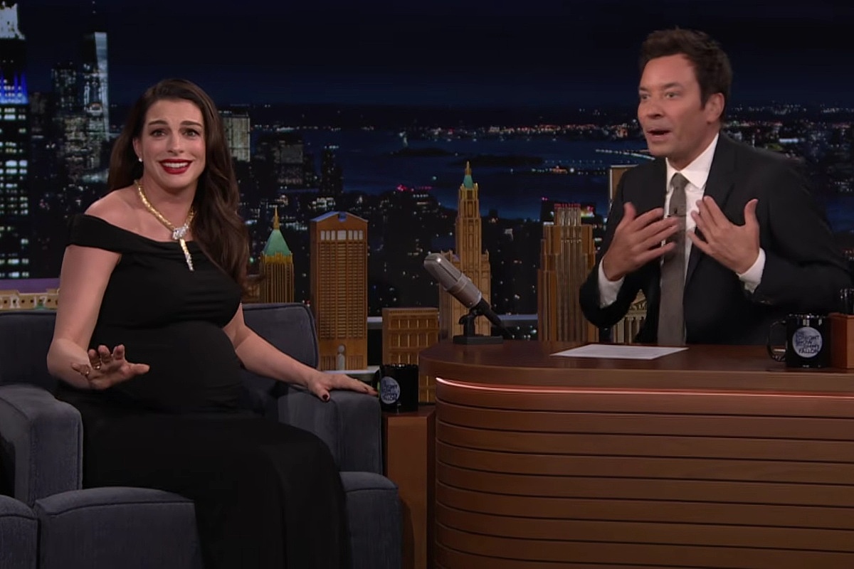 Anne Hathaway šokirala Jimmyja Fallona i publiku: Pomislili da je glumici počeo porođaj usred emisije