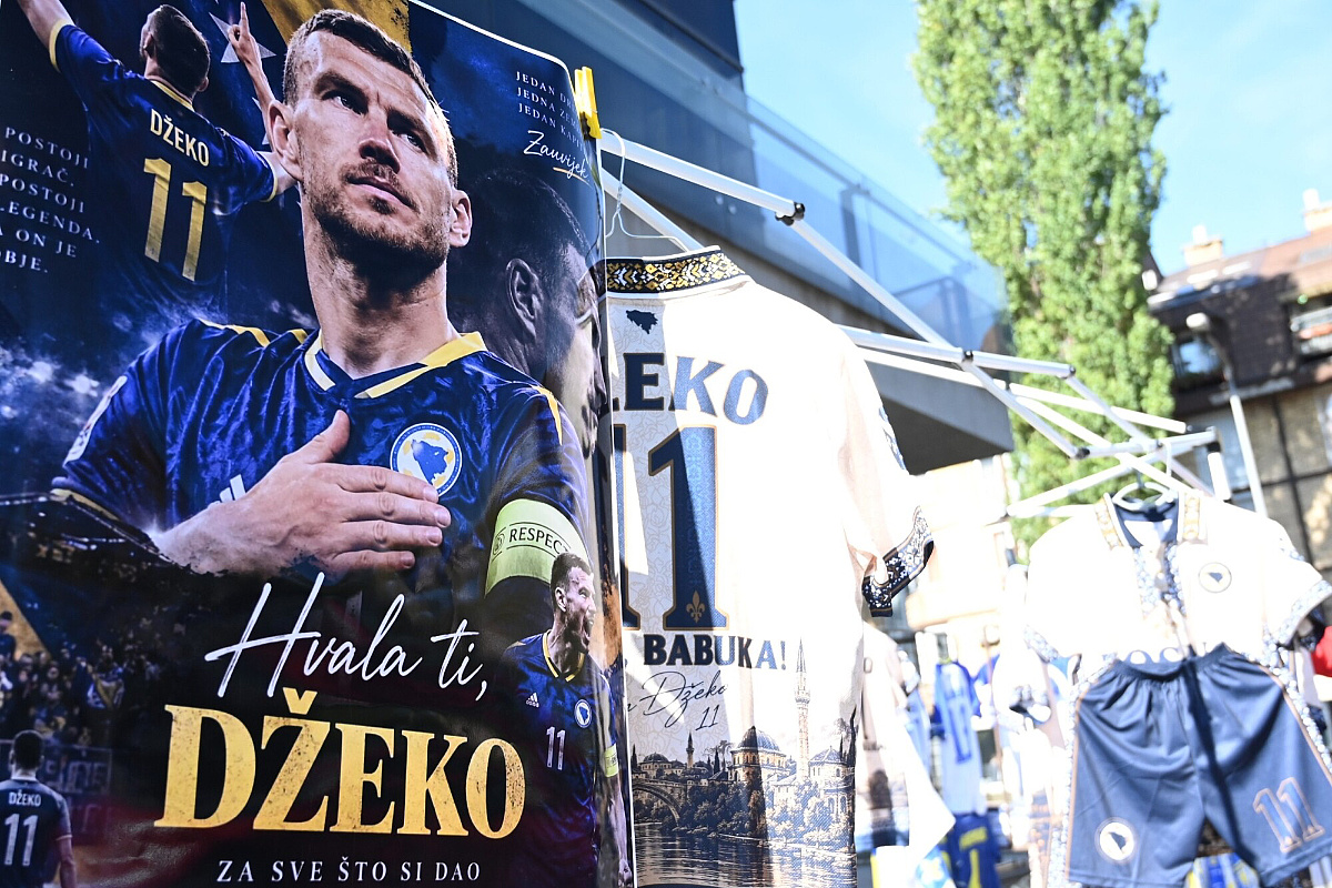 Zenica se sprema za spektakl: Ulice pune navijačkih rekvizita, sve u znaku Edina Džeke