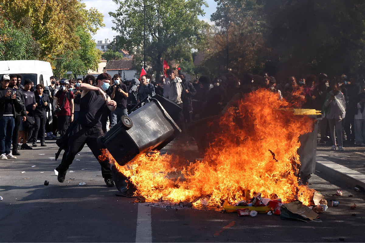 Škole pale i benzinom: Francuske vlasti zatvorile više od 400 škola zbog nasilnih protesta, kriza se širi na Belgiju