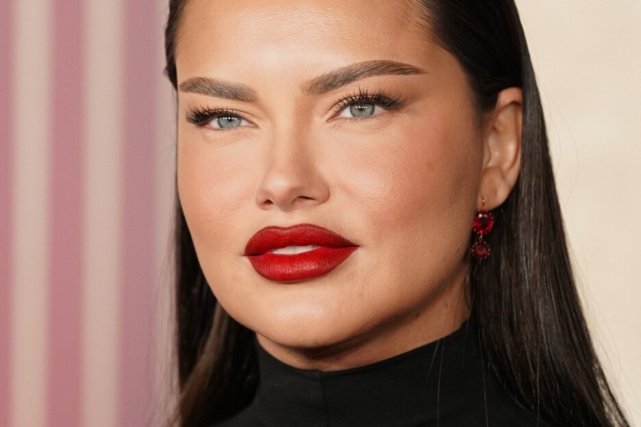 Brazilska manekenka Adriana Lima prisustvuje premijeri filma 'Igre gladi: Balada o pticama pjevicama i zmijama' 2023. godine (Foto: EPA-EFE)