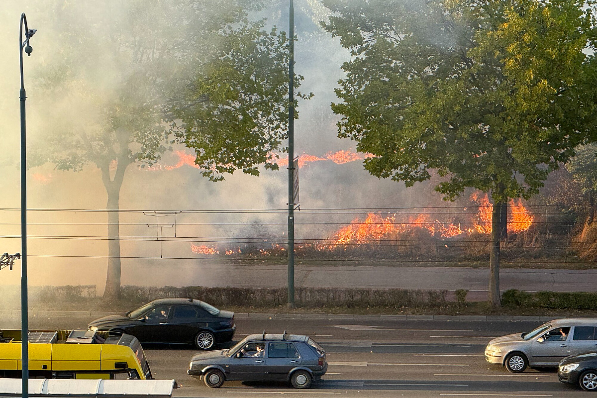 Sarajevo: Veliki požar na Alipašinom Polju, na terenu nekoliko vatrogasnih ekipa