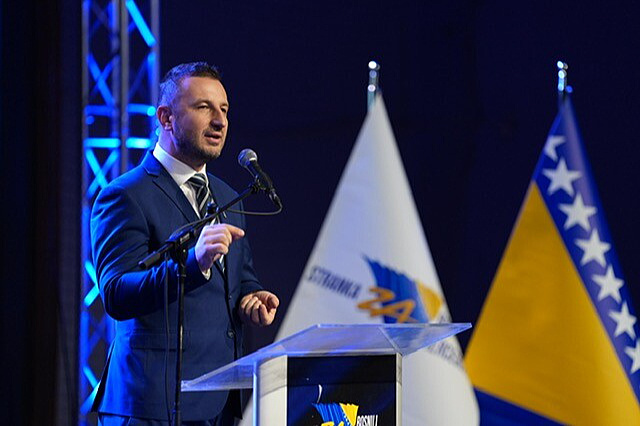 SBiH sa završnog skupa na Dobrinji: "Vrijeme je za rad. Vrijeme je za sistem. Vrijeme je za dostojanstvo"