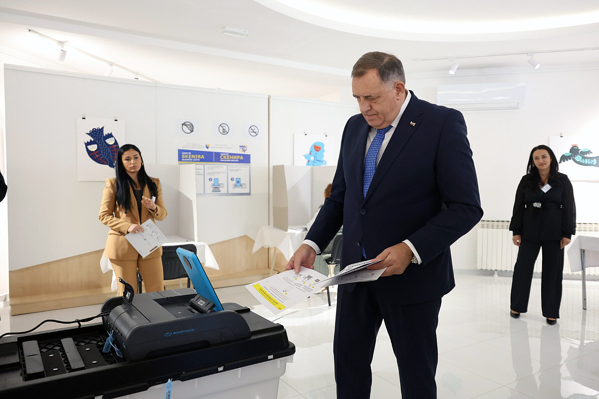 Cvijanović glasala uz probleme s biometrijom, Dodik kritikovao opremu