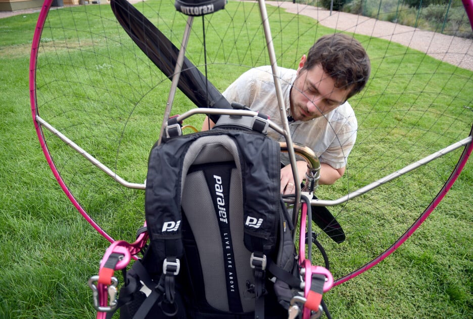 Obuku za let na paramotoru počeo je 2021. godine (Foto: AP)