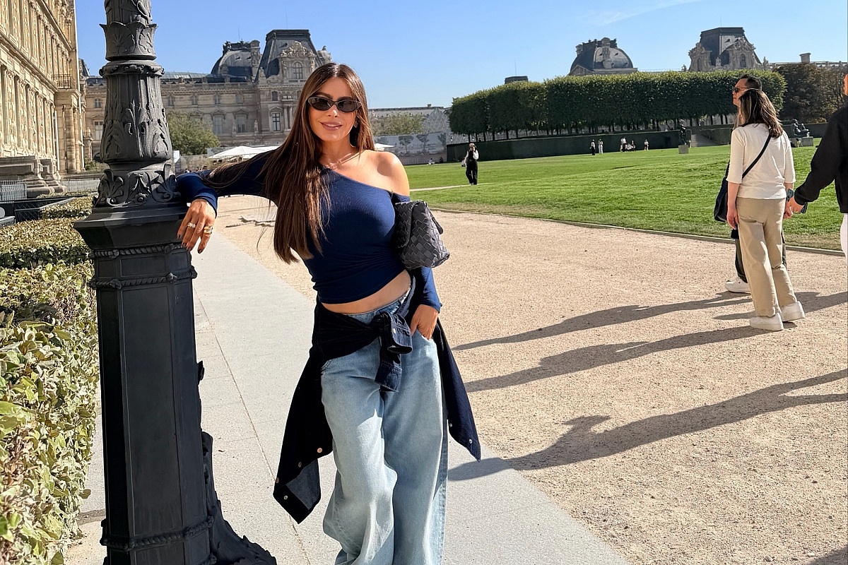 Sofia Vergara pokazala da majica i farmerke mogu biti upečatljiv outfit: Ležerno izdanje za šetnju u Parizu