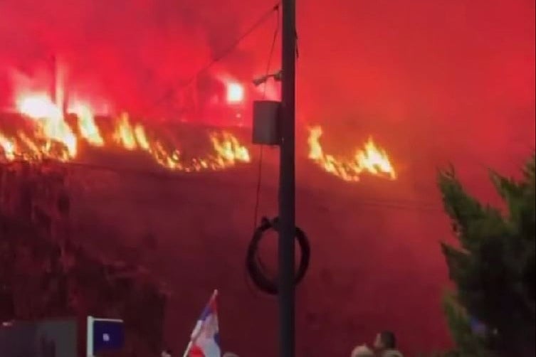 Simpatizeri Vučićeve stranke izazvali požar na Niškoj tvrđavi