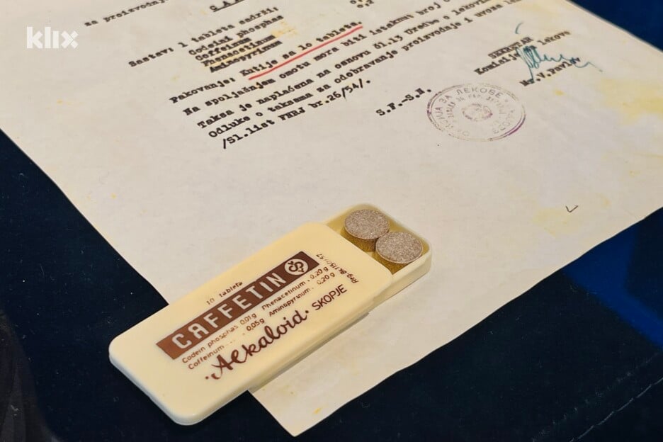 Jedan od najstarijih primjeraka Caffetina čuva se u Muzeju Alkaloida, zajedno sa dokumentom o stavljanju u promet (Foto: I. B./Klix.ba)