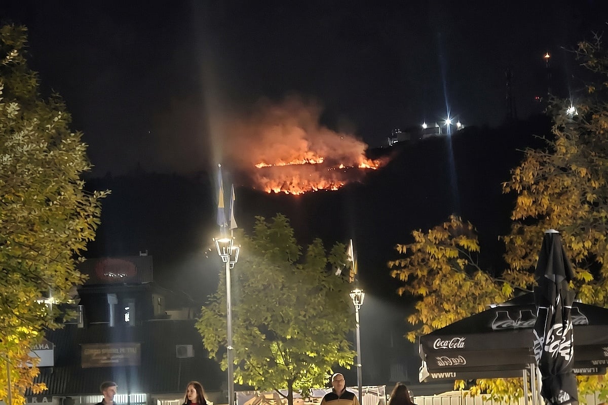 Veći požar iznad sarajevskog naselja Mojmilo, vatra zahvatila Park šume