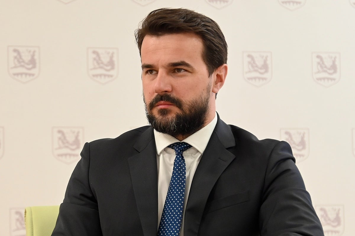 Ni Nermin Muzur neće se odreći načelničke fotelje za skupštinske klupe, ali hoće za izvršnu funkciju u vlasti