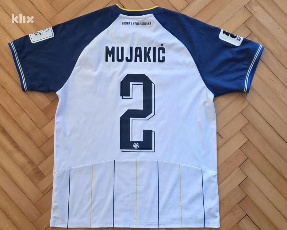 Mujakićev dres koji je na aukciji